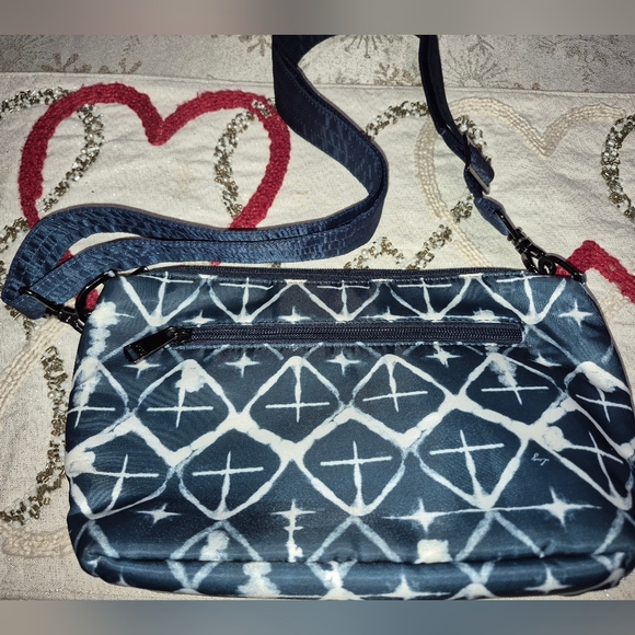 Lug Flare RFID Crossbody Navy Diamond Polyester Zip, Excellent Condition - Picture 2 of 5